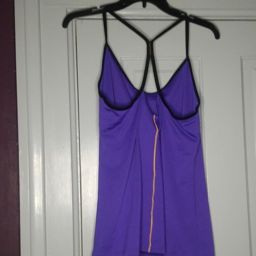 New balance tank with built in bra - Picture 2 of 3